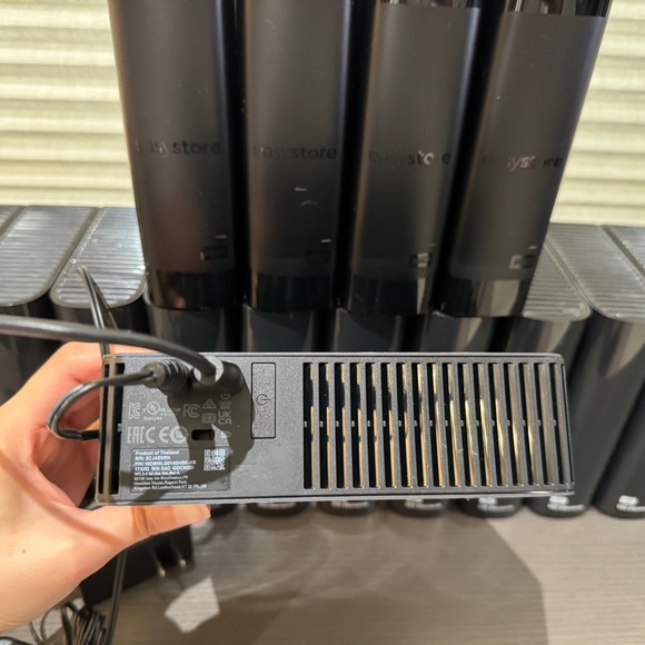 Western Digital WD 14TB Elements or Easystore Desktop External Hard Drive - Picture 6 of 13